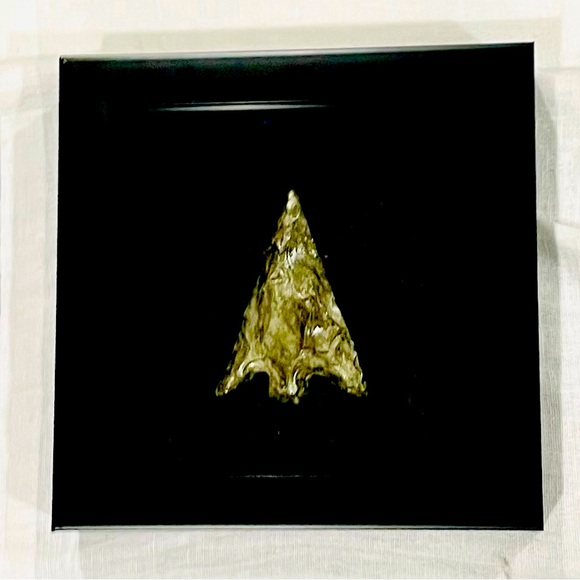 Black obsidian carved arrow head framed art - Picture 4 of 5